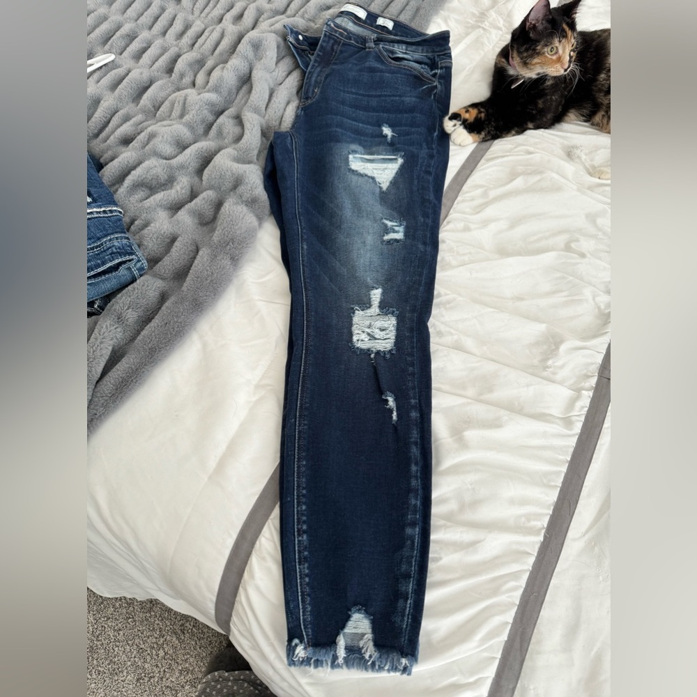 Women’s KanCan jeans like new size 31 never worn just tried on.